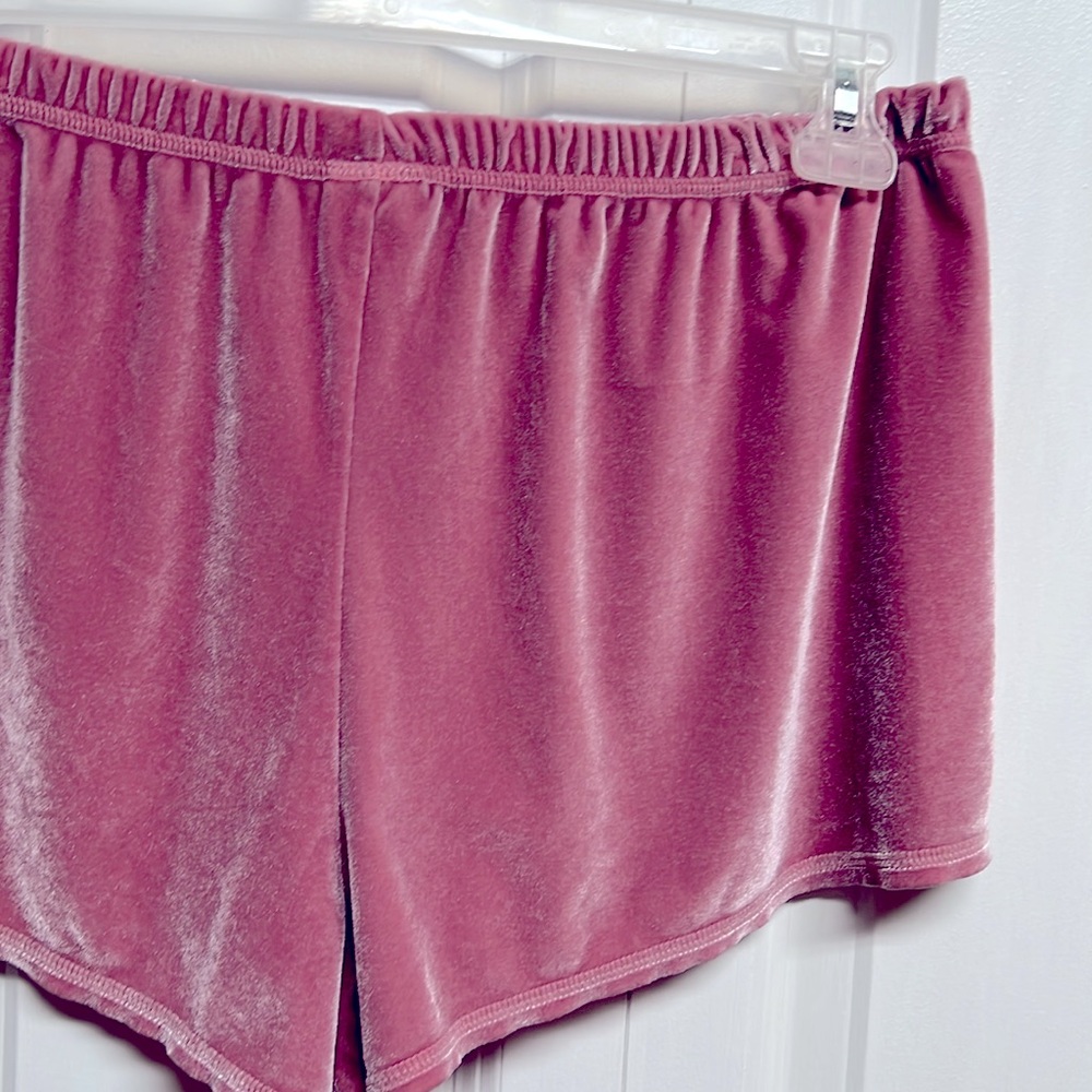 Pink Victoria’s Secret Pink Velvet Pajama Shorts with Logo Size L - Picture 5 of 7